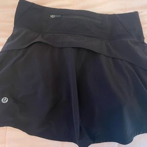 black lululemon skirt